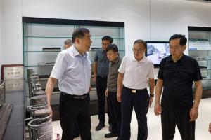 省發(fā)改委、省財政廳領(lǐng)導(dǎo)到公路養(yǎng)護(hù)裝備國家工程研究中心調(diào)研